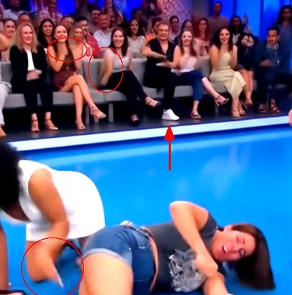 Na plateia, é possível reconhecer falhas, como pessoas sem braço ou com uma perna — Foto: Reprodução/Redes sociais/Edição de Tiago Freire