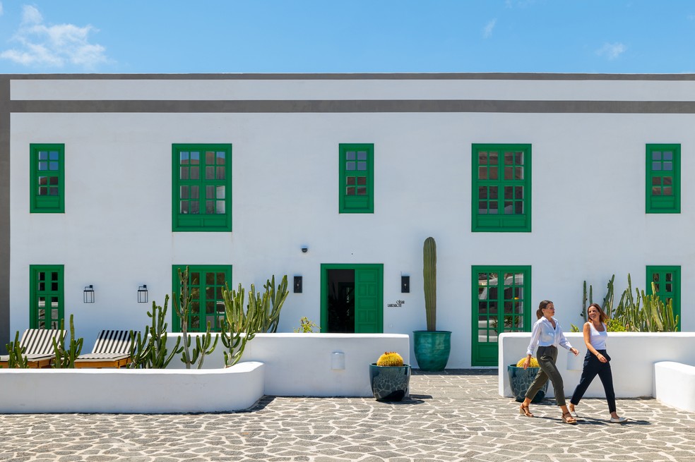 A fachada do novo César Lanzarote Hotel, em Lanzarote, uma das ilhas do arquipélago das Canárias, que pertence à Espanha — Foto: Emilio Parra Doiztua/The New York Times