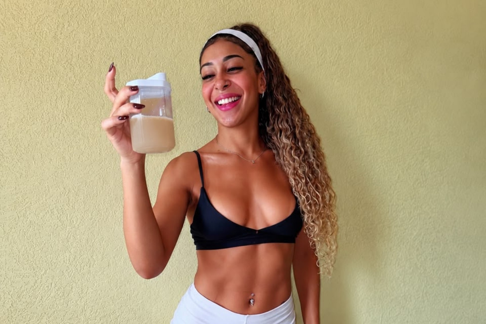 Influenciadora fitness inclui alimento inusitado na dieta: 'Provei e gostei'