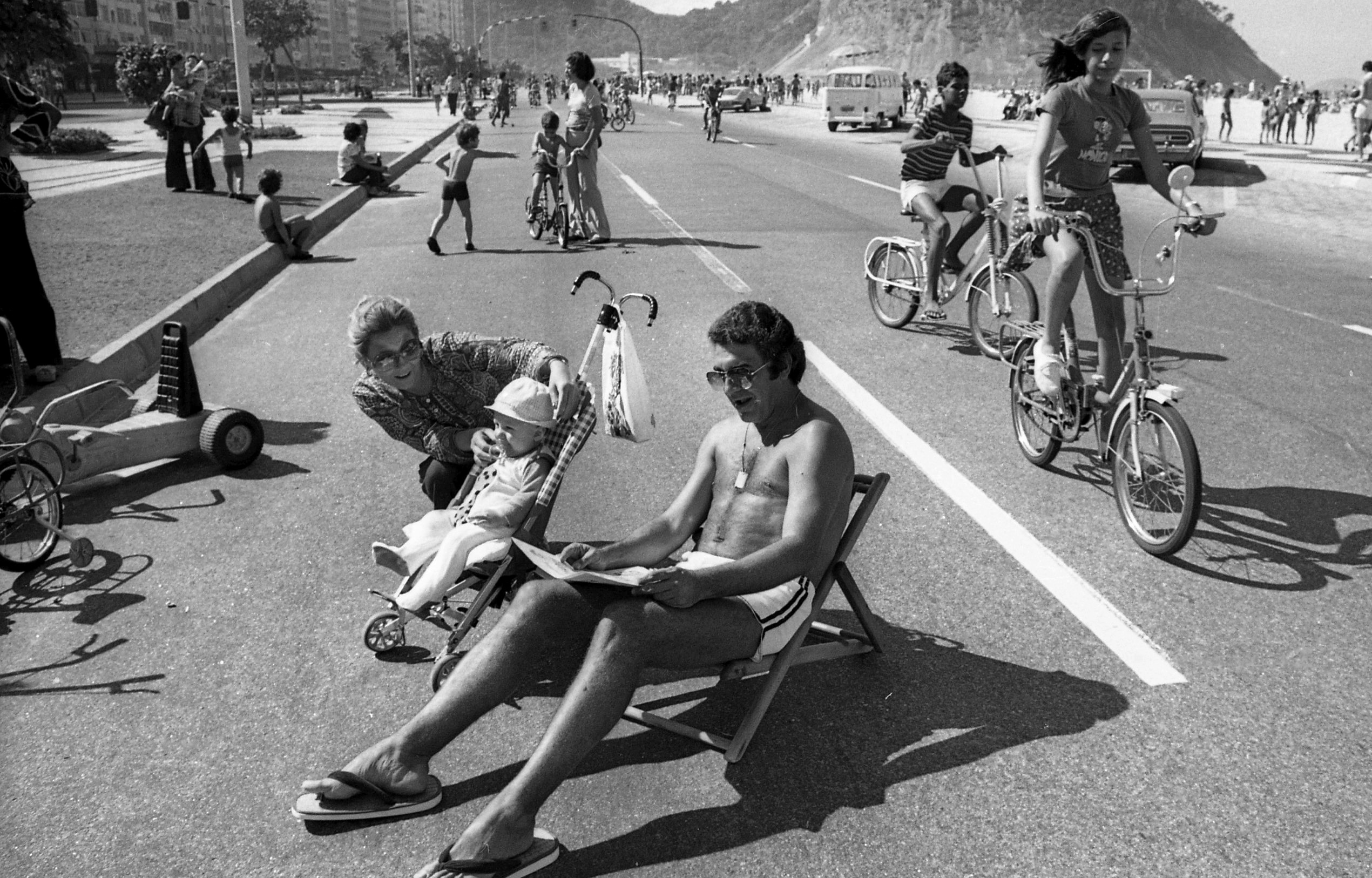 Área de lazer na orla de Copacabana, a primeira do Rio, faz 50 anos; hoje, são mais de 1.200 em toda a cidade