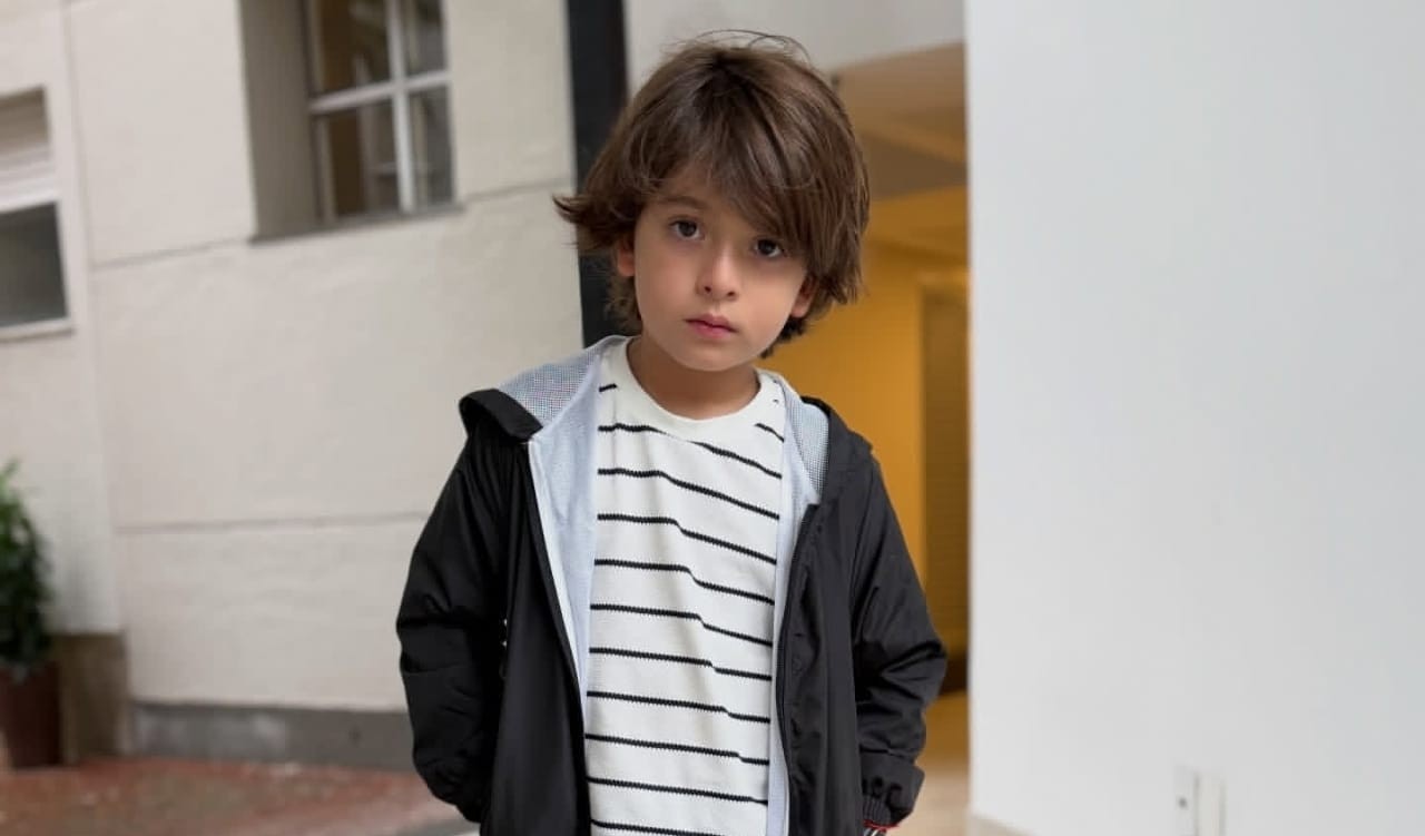 Ator mirim Theo Matos viverá Roberto Carlos em filme biográfico