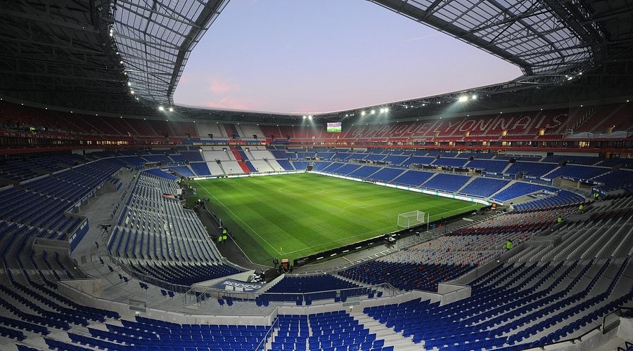Adolescente sírio tem maxilar e nariz fraturados em ataque racista nos arredores de estádio na França - QTU Questões do Universo