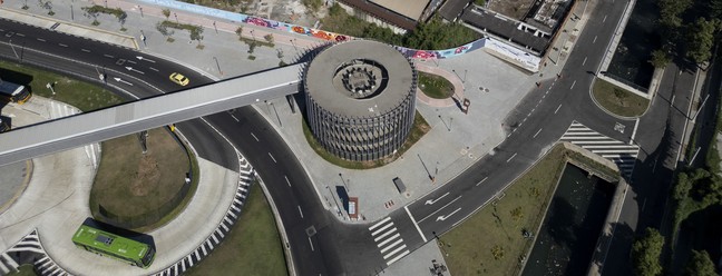 Estádio do Flamengo ocupará a área do antigo Gasômetro. Prefeitura desapropriou o terreno, que irá a leilão. Ao lado do Gasômetro, vários terrenos tem construções demolidas e darão lugar a novos projetos. Na foto, o terreno do Gasômetro, na Avenida São Cristóvão, 1200. — Foto: Márcia Foletto