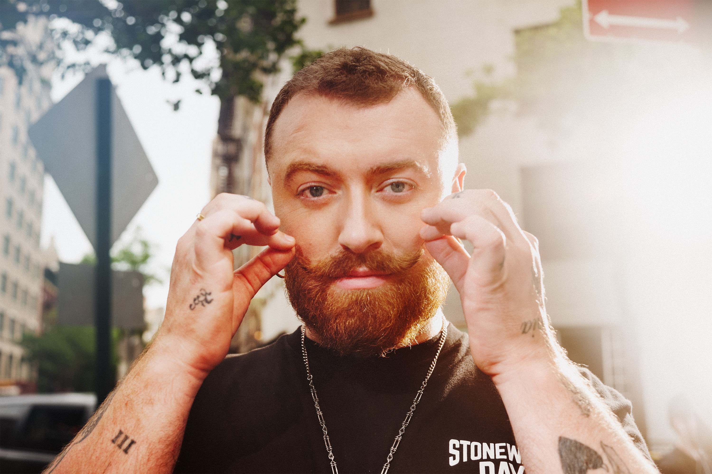 Sam Smith dá uma chance ao amor com disco novo e romance com estilista: 