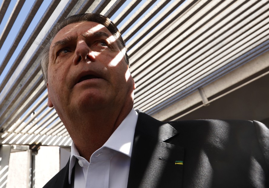 O ex-presidente Jair Bolsonaro após operação de buscas em sua casa em Brasília
