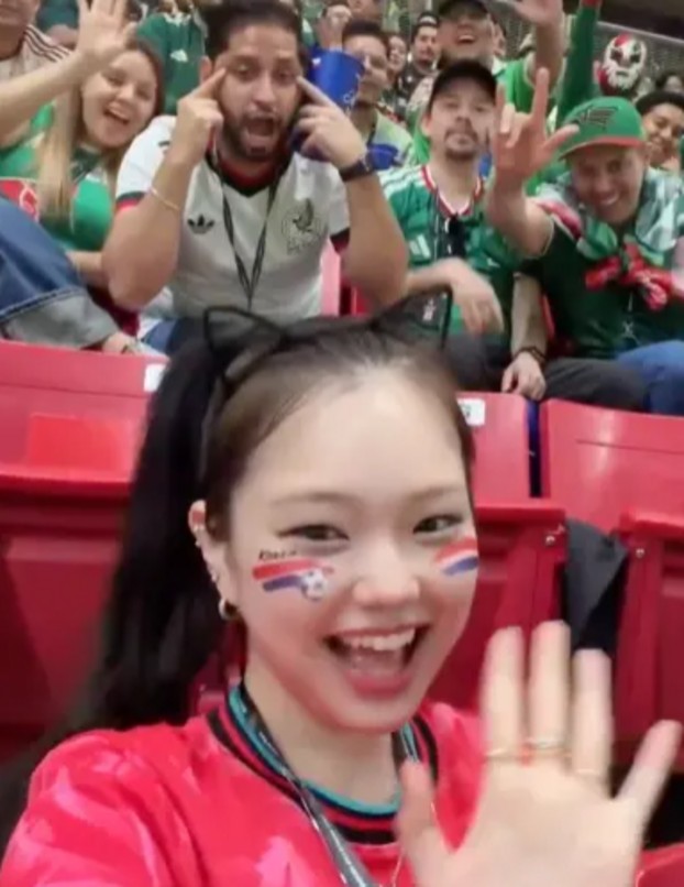 Flagrado em vídeo, presidente de entidade mexicana se desculpa por ato racista contra influenciadora sul-coreana em jogo da Copa
