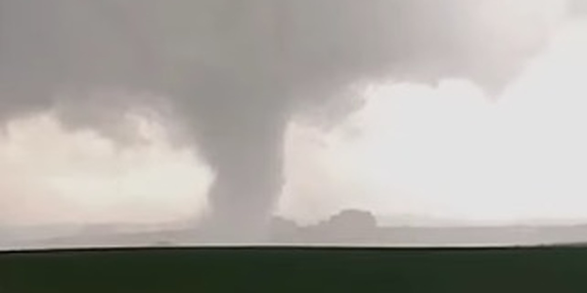 Vídeo mostra passagem de tornado no interior do Rio Grande do Sul; assista