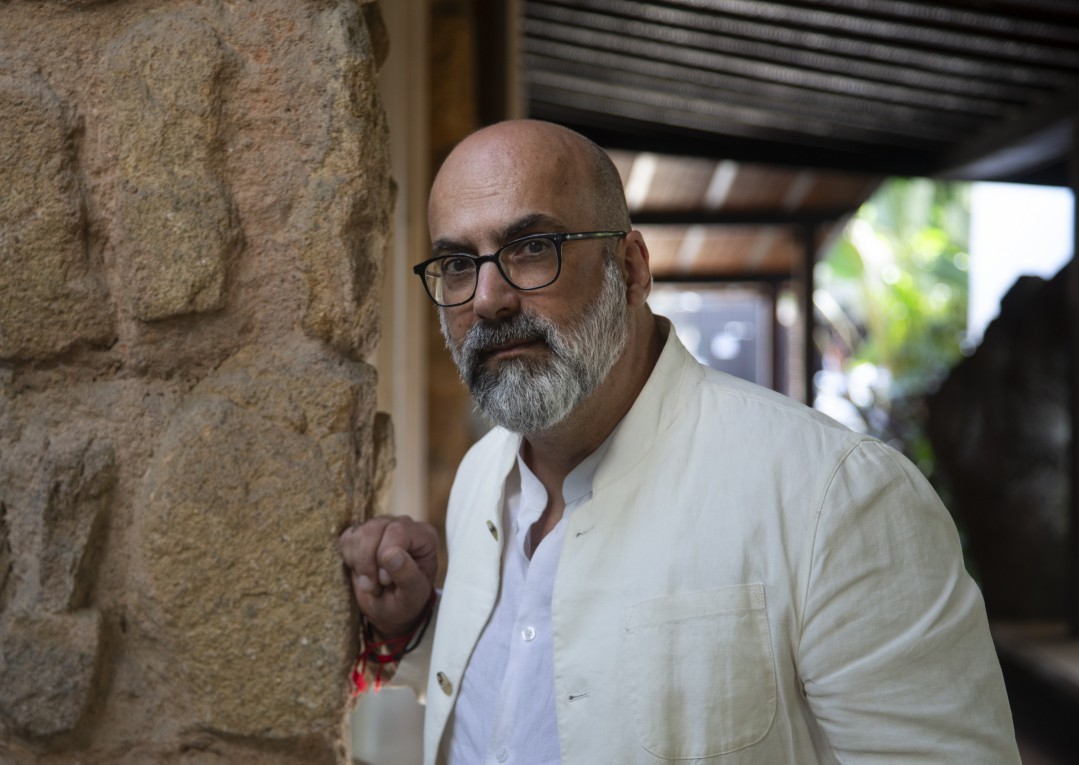 Novo romance de Valter Hugo Mãe aposta em humor crítico e realismo mágico