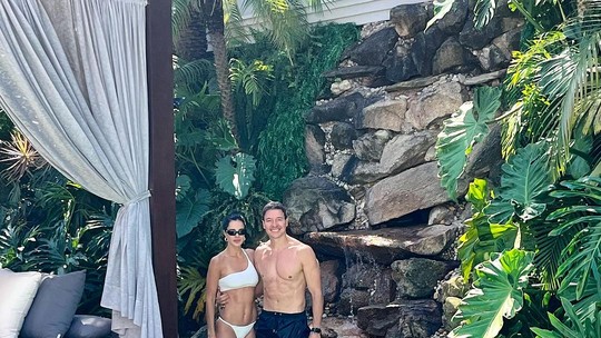 Rodrigo Faro lê elogios e piadas ao postar foto com a mulher na piscina de sua mansão: 'Eu limpo', escreveu seguidor