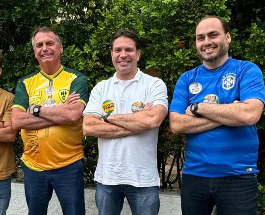 Alexandre Ramagem (PL) em campanha ao lado de Jair Bolsonaro (PL) e Carlos Bolsonaro (PL)