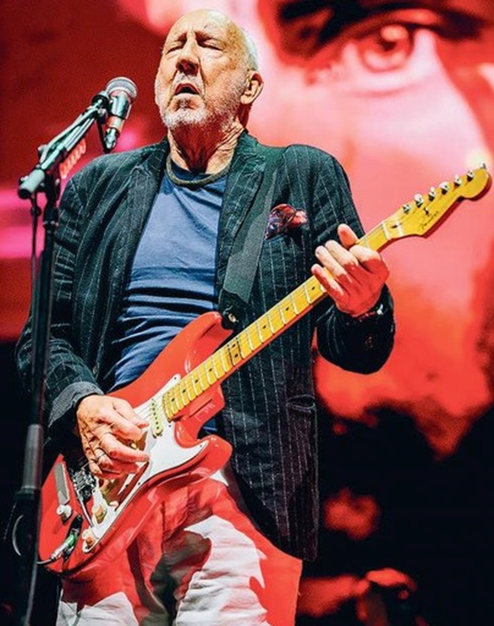 Pete Townshend durante show do The Who em Newark, em 19 de agosto — Foto: Nina Westervelt/New York Times