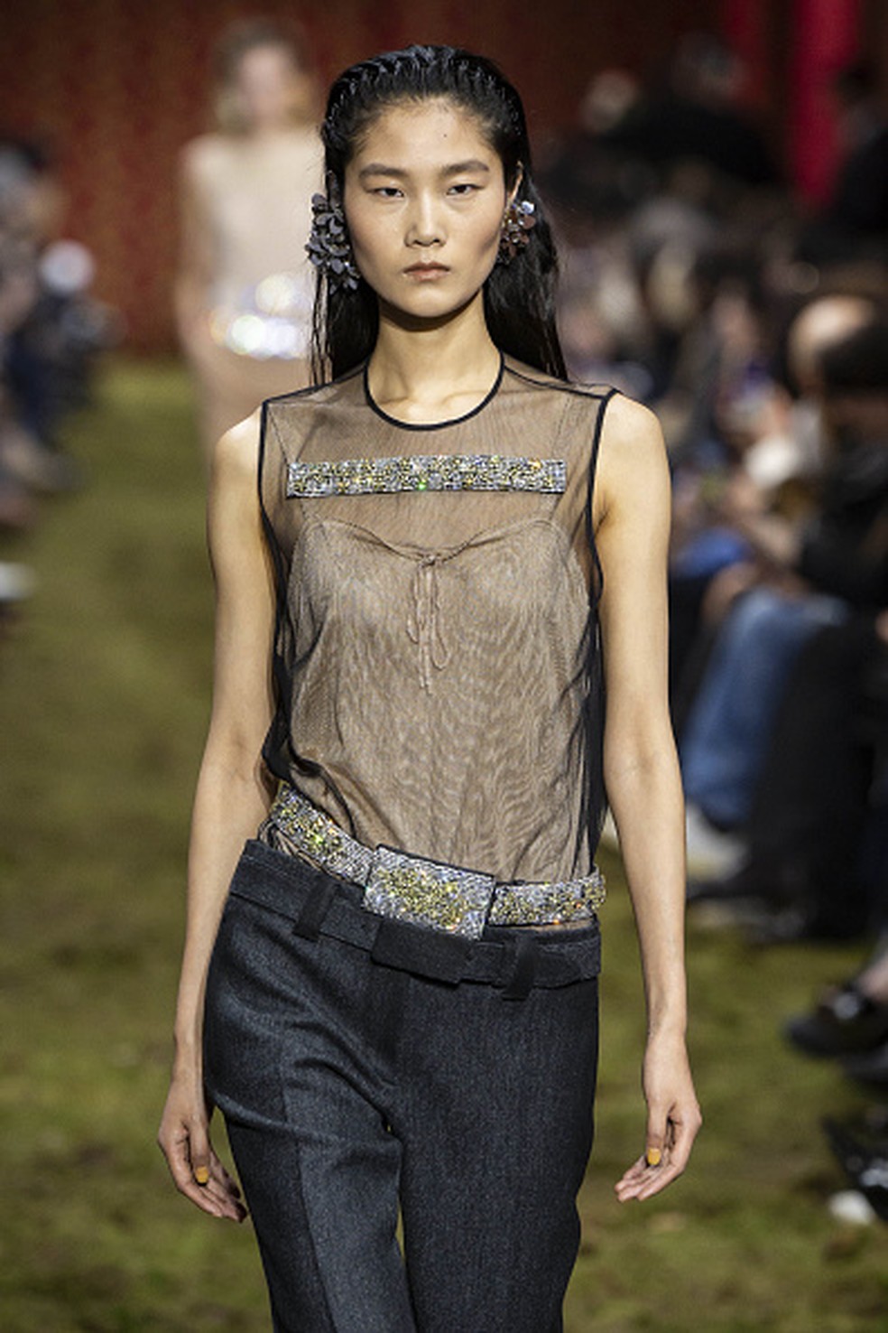 miu miu シルク・チュニック Miu Miu aborda a relação entre corpo e ambiente no inverno 26/27
