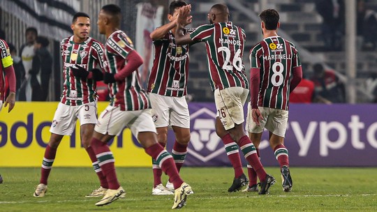 Análise: Fluminense foge do seu estilo, sabe sofrer e põe um pé nas oitavas da Libertadores