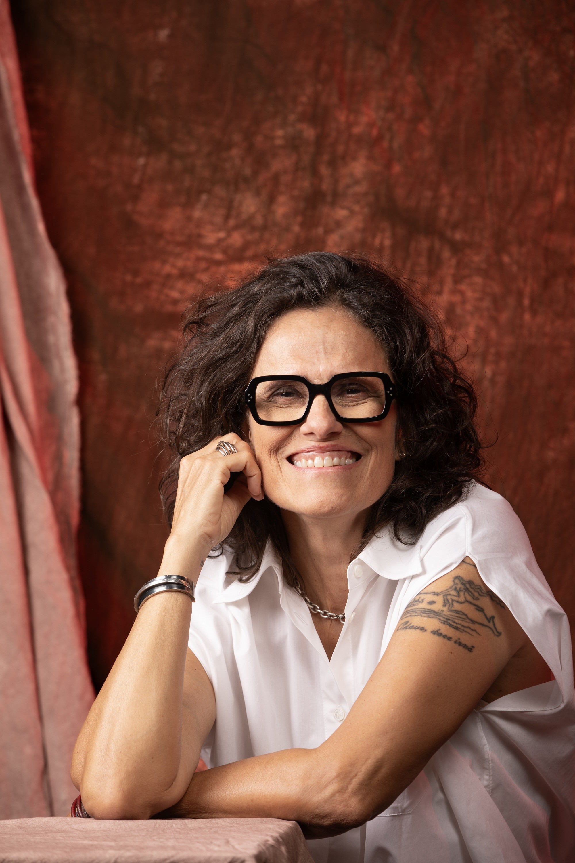 Zélia Duncan fala sobre aceitação e desafios em nova entrevista