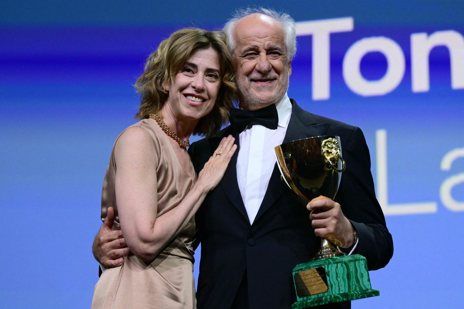 Fernanda Torres E Toni Servillo No Festival de Veneza -Foto: Tiziana Fabi / AFP