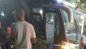 Quatro tiros foram disparados durante tentativa de assalto a ônibus que transportava PMs no Rio