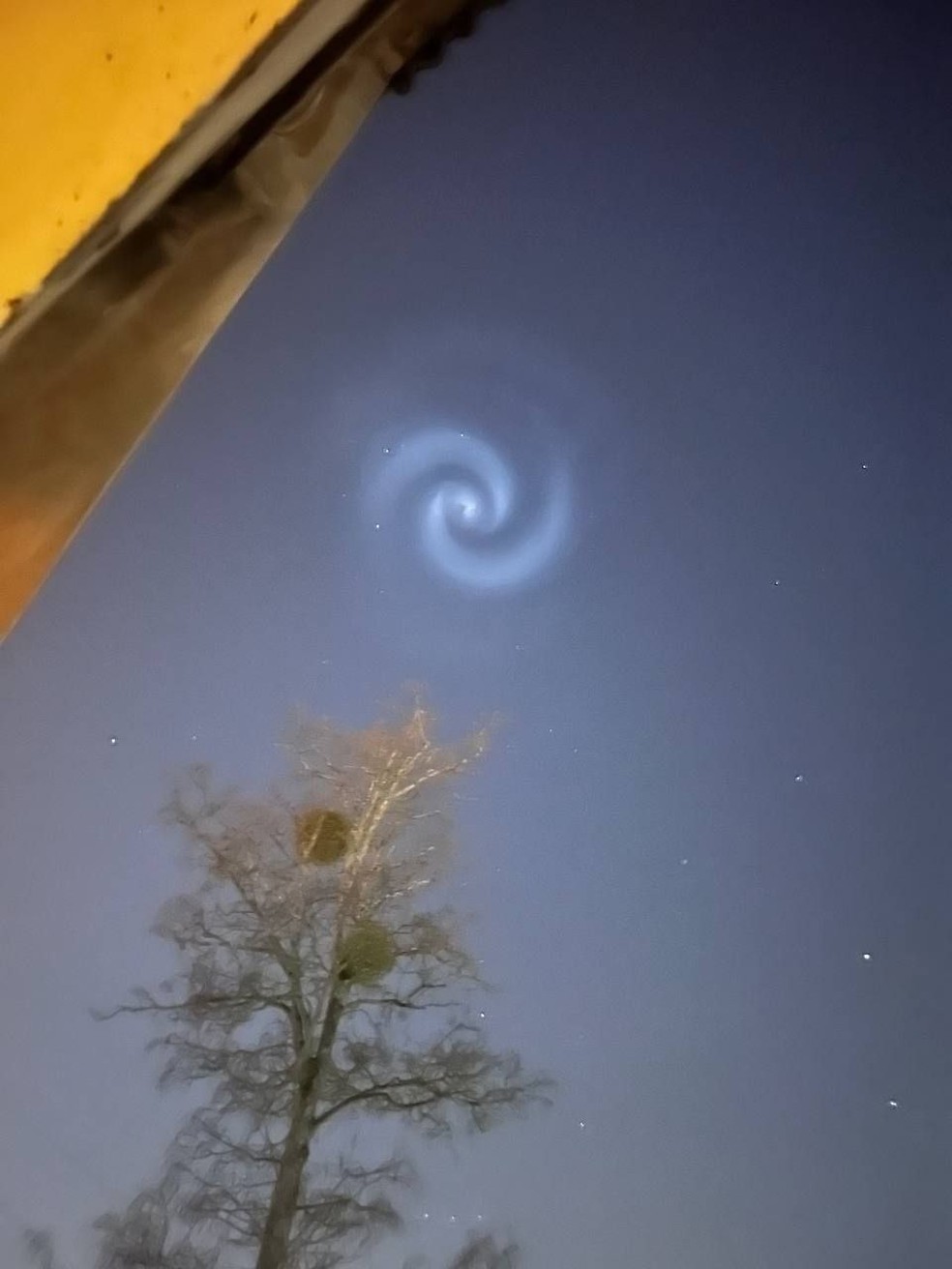 Espiral misteriosa no céu — Foto: Reprodução