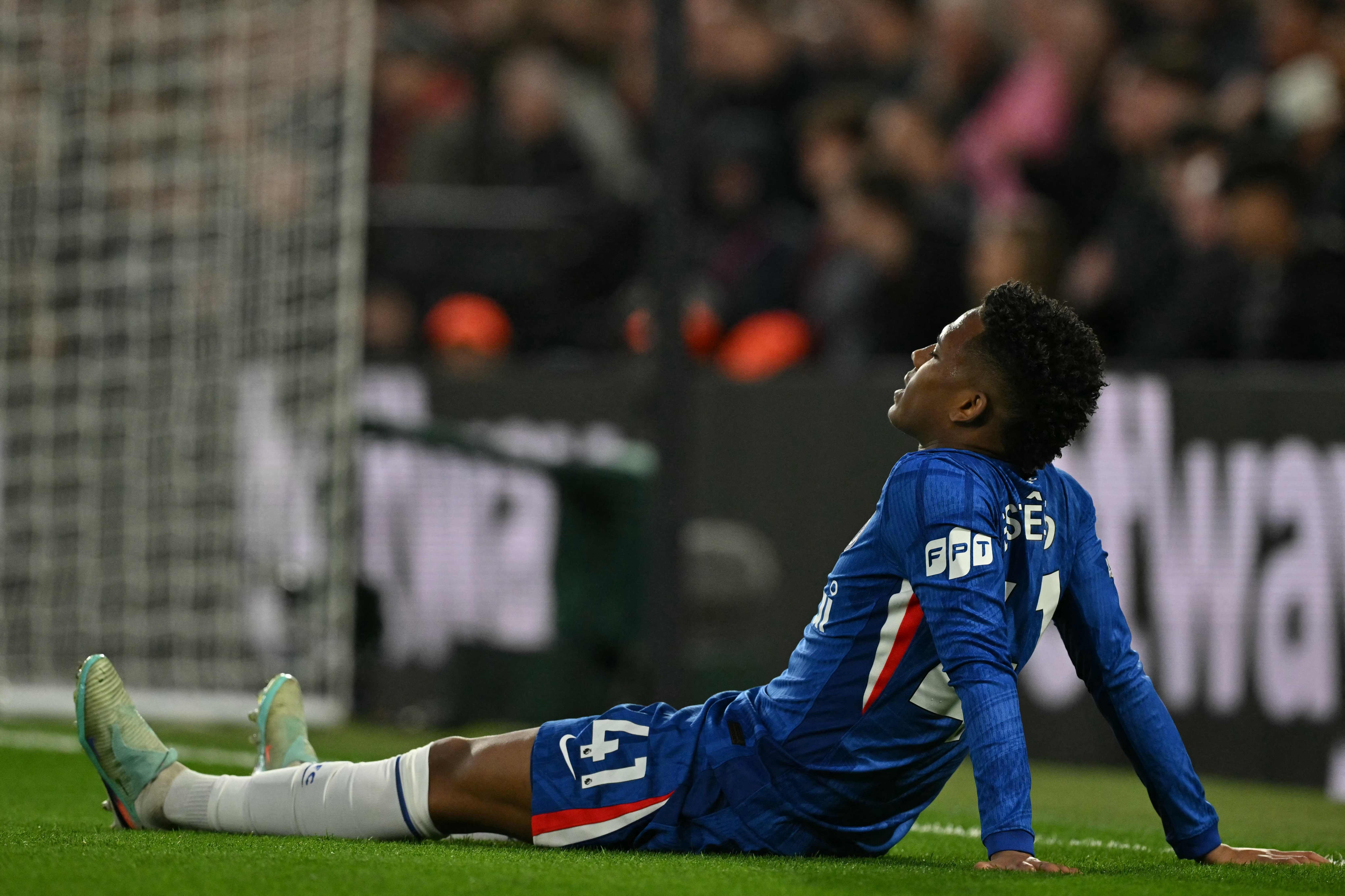 Estevão volta ao Brasil e alinha com o Chelsea tratamento conservador para tentar ir à Copa do Mundo