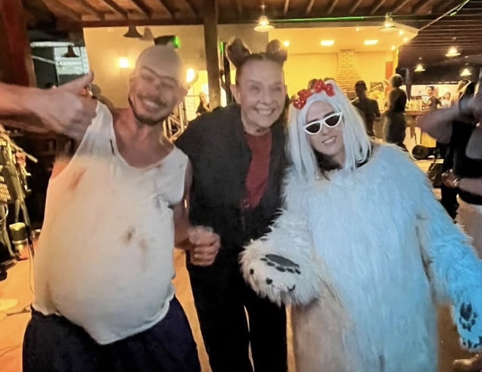 José Loreto, Rosi Campos e Tata Werneck em festa à fantasia de "Quem ama cuida" — Foto: Reprodução/Instagram