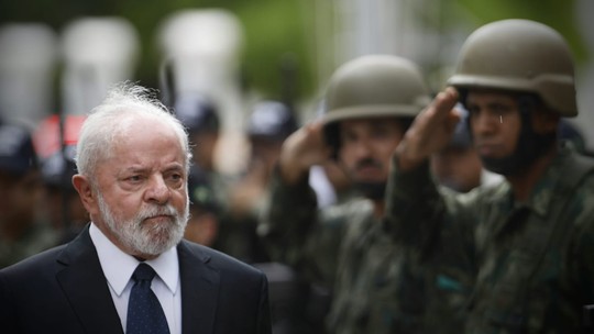 Lula participa de cerimônia no QG do Exército em Brasília de olho na reaproximação com militares