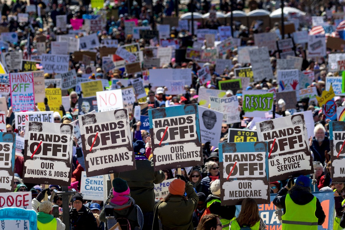 Maiores manifestações contra Trump desde seu retorno à Presidência reúnem milhares nos EUA e no exterior