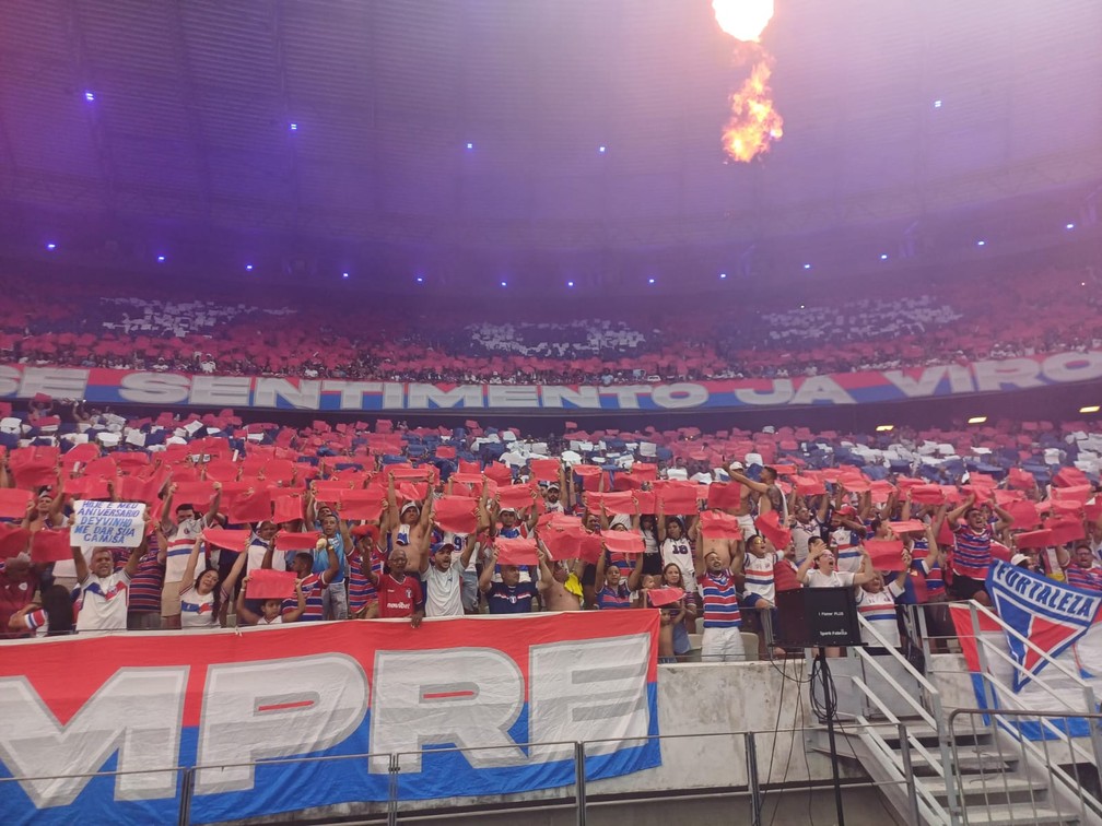 Torcida do Fortaleza na Arena Castelão — Foto: Vitor Seta