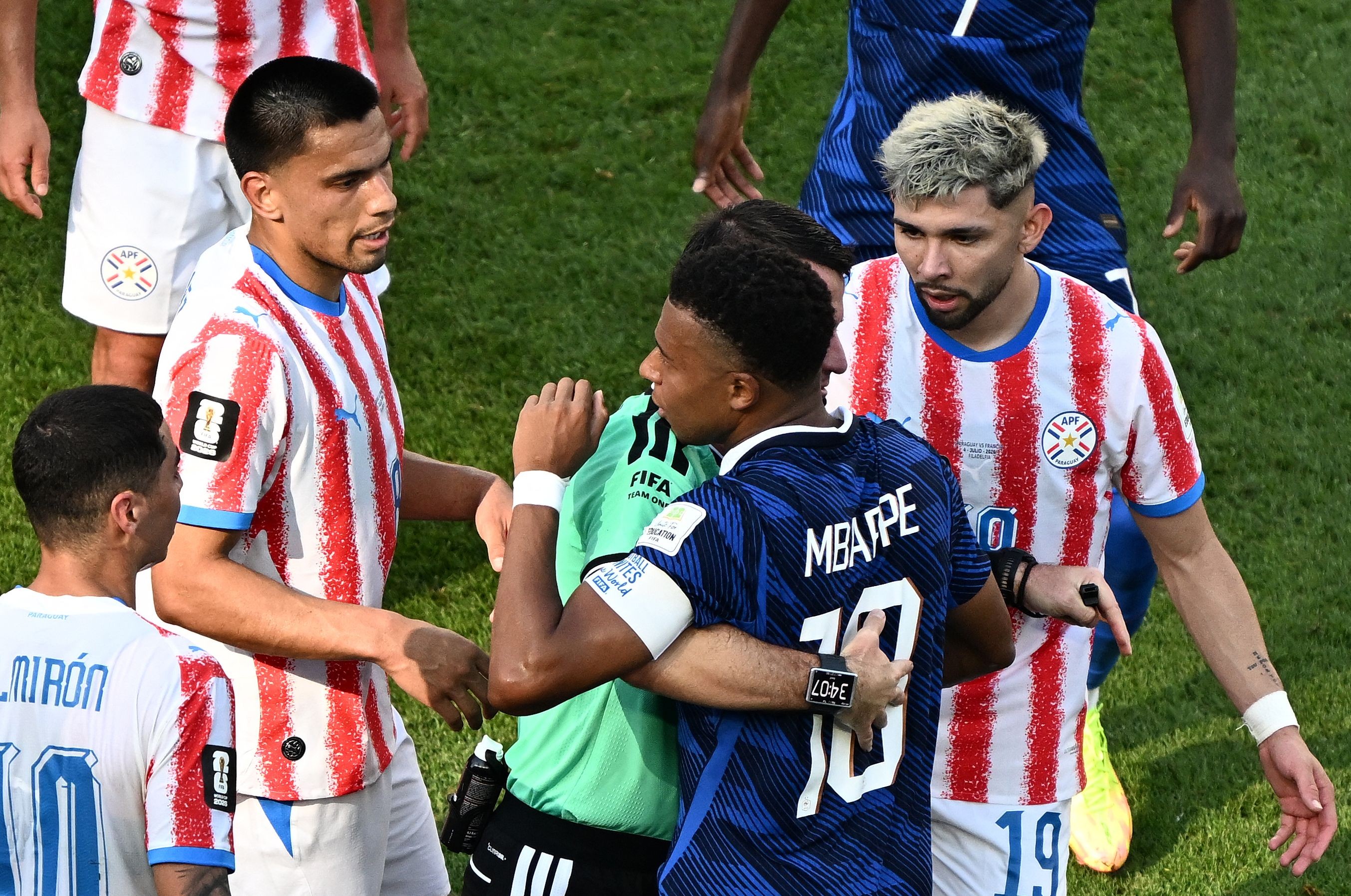 Web reage à defesa do Paraguai contra a França na Copa do Mundo: 'Clima de Libertadores'