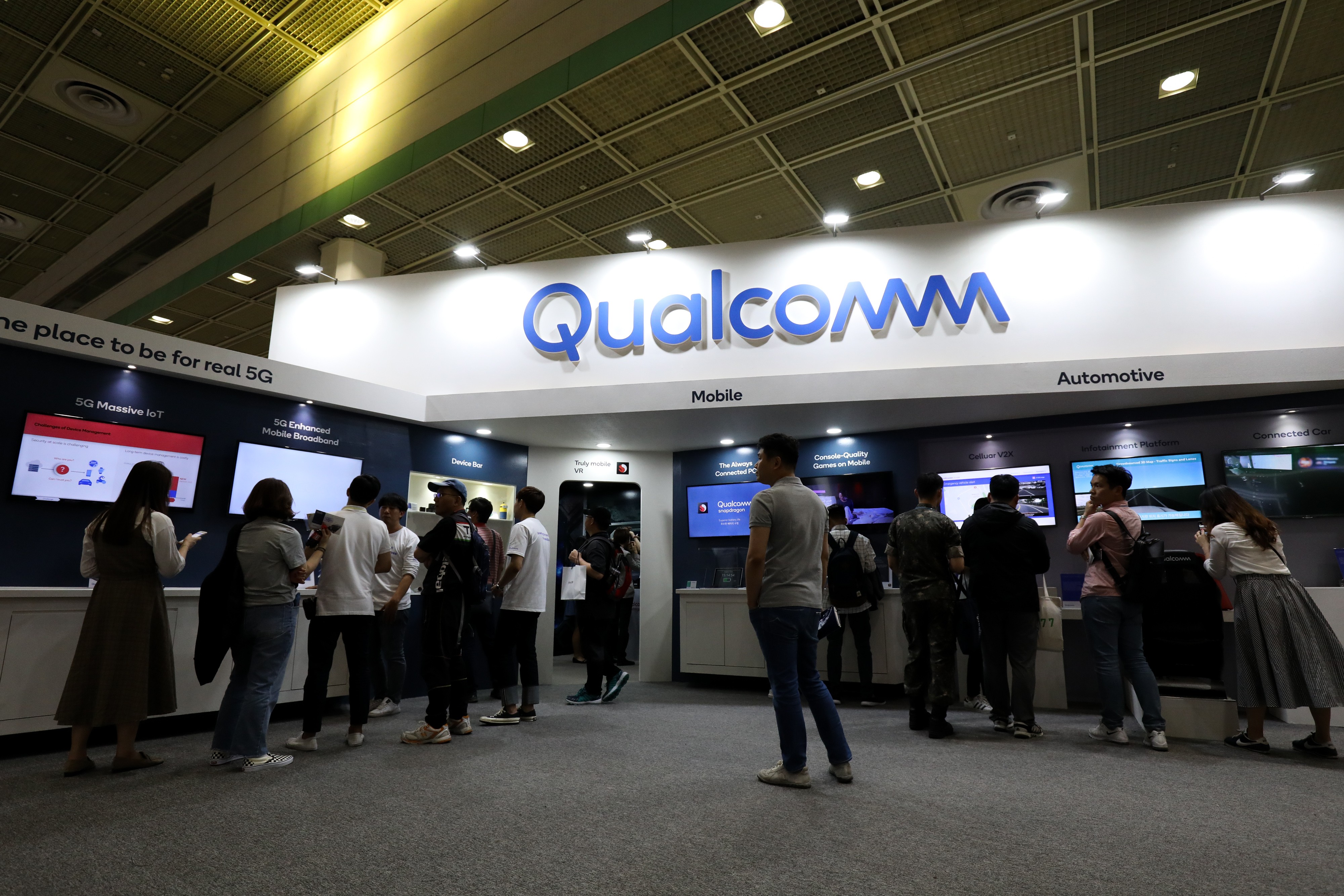 Qualcomm fecha acordo para fornecer chips de IA personalizados à Amazon