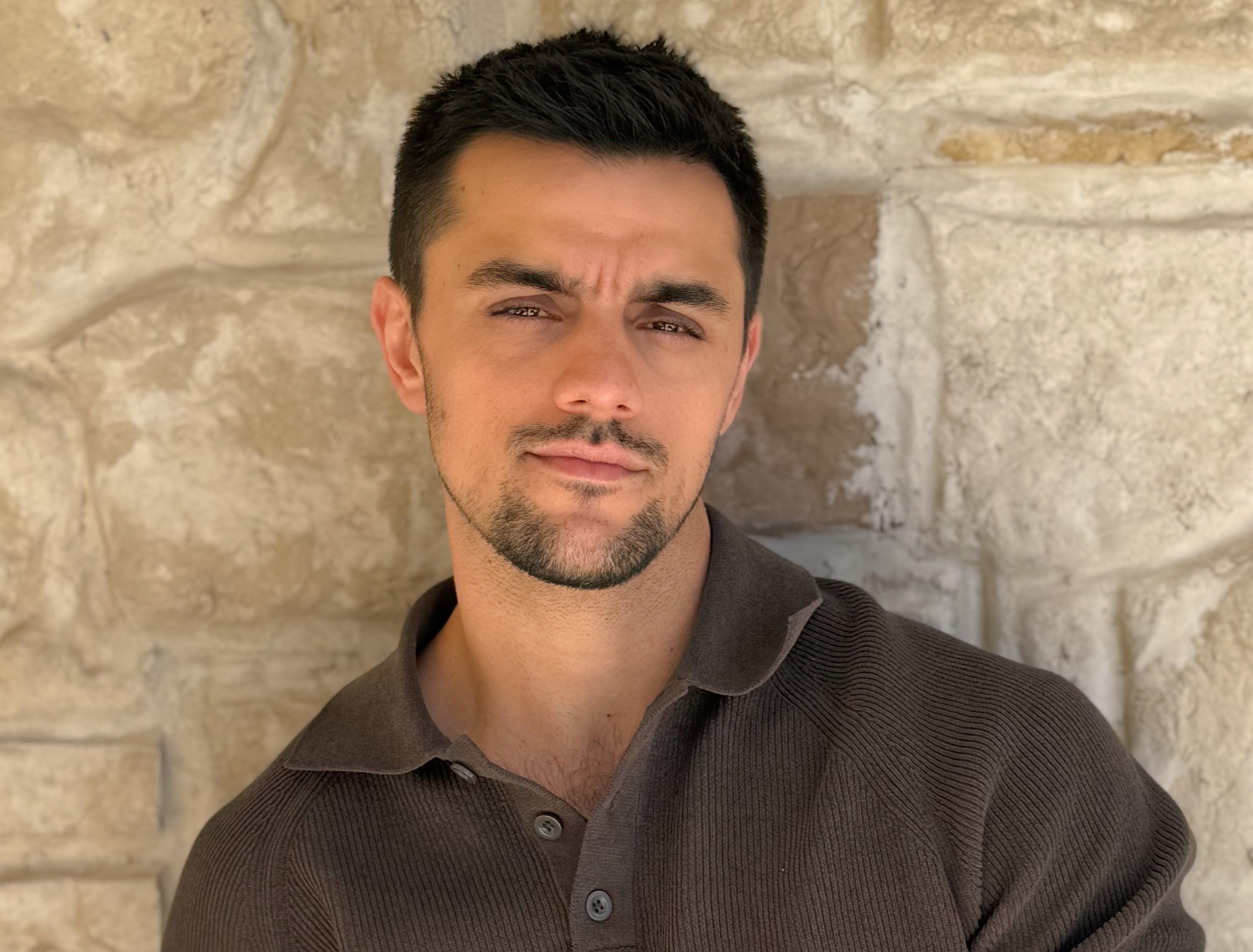 Felipe Simas é cotado para especial de comédia sobre evangélicos da Netflix