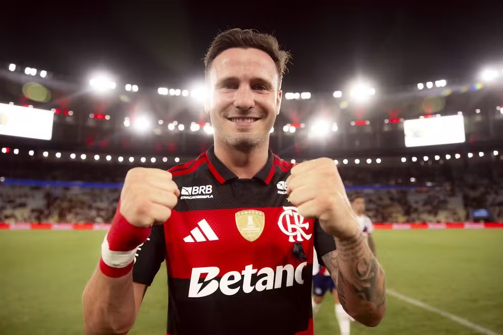 Meia do Flamengo, Saúl se diz adaptado ao Brasil e comenta demissão de Filipe Luís: 'Muito estranho'