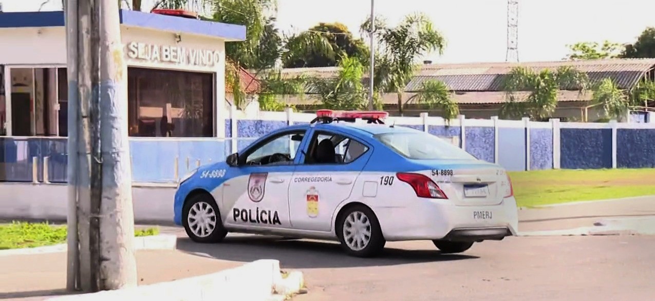 Mulher furta viatura da PM e causa acidente no Rio de Janeiro
