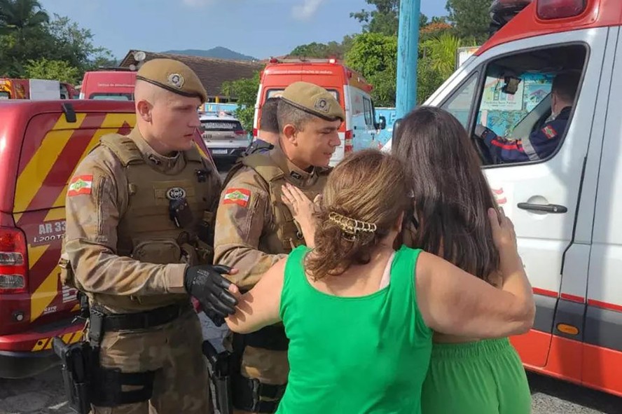 Precisamos de muito mais segurança nas escolas”, desabafa professora após  ataque à creche em Blumenau