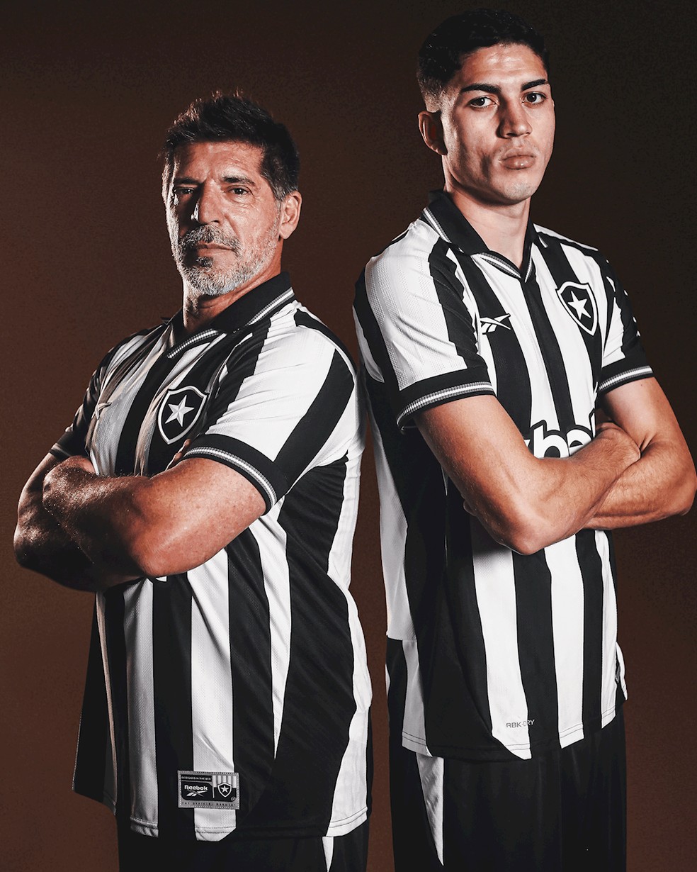 Wilson Gottardo protagoniza campanha de lançamento de novo uniforme do Botafogo ao lado de Jair — Foto: Divulgação