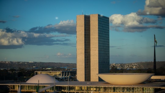 Comissão do Congresso veta aumento de orçamento do Judiciário em reação à decisão que suspendeu emendas Comissão do Congresso veta aumento de orçamento do Judiciário em reação à decisão que suspendeu emendas