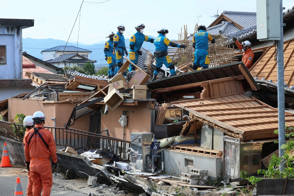 Número de mortos após terremoto no Japão sobe para 34; equipes buscam sobreviventes em shopping destruído