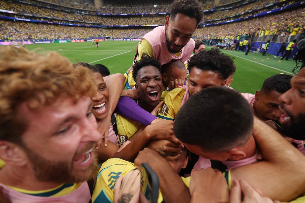 Seleção brasileira comemora o gol da classificação — Foto: Getty Images via AFP