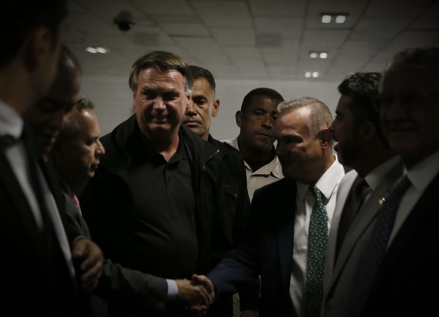 Bolsonaro se reúne com aliados no Senado