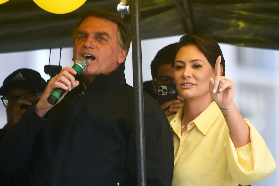 Bolsonaro, Michelle, Wajngarten e Câmara ficam em silêncio em depoimento à  PF, diz defesa