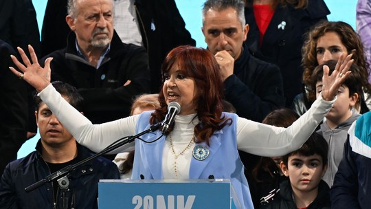 Cristina Kirchner pede anulação de acordo com o FMI e ataca Judiciário em discurso no Dia da Pátria