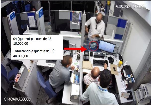  Pedro Salomão saca R$ 40 mil em agência bancária na Asa Sul, em Brasília, em 18 de maio de 2023 — Foto: Reprodução/ PF