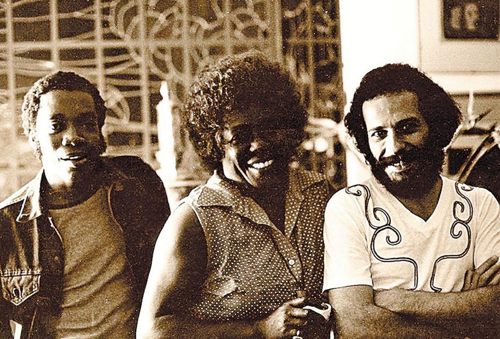 Milton Nascimento, Sarah Vaughan e João Bosco, em 1978: a diva do Jazz estava no Brasil para gravar o disco 'O som brasileiro de Sarah Vaughan' — Foto: Divulgação/Acervo MIS