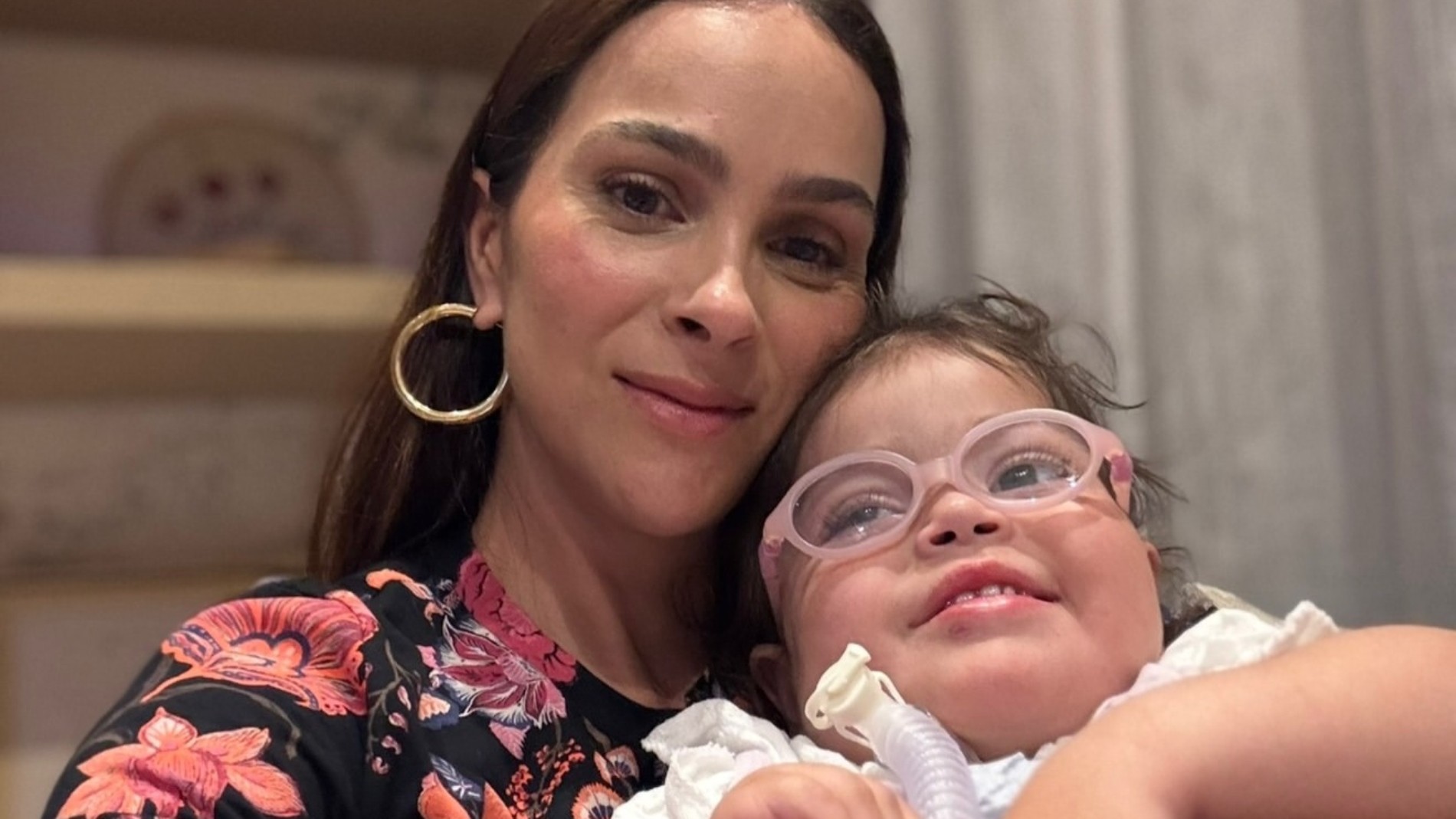 Letícia Cazarré pede orações pela filha e mobiliza seguidores: 
