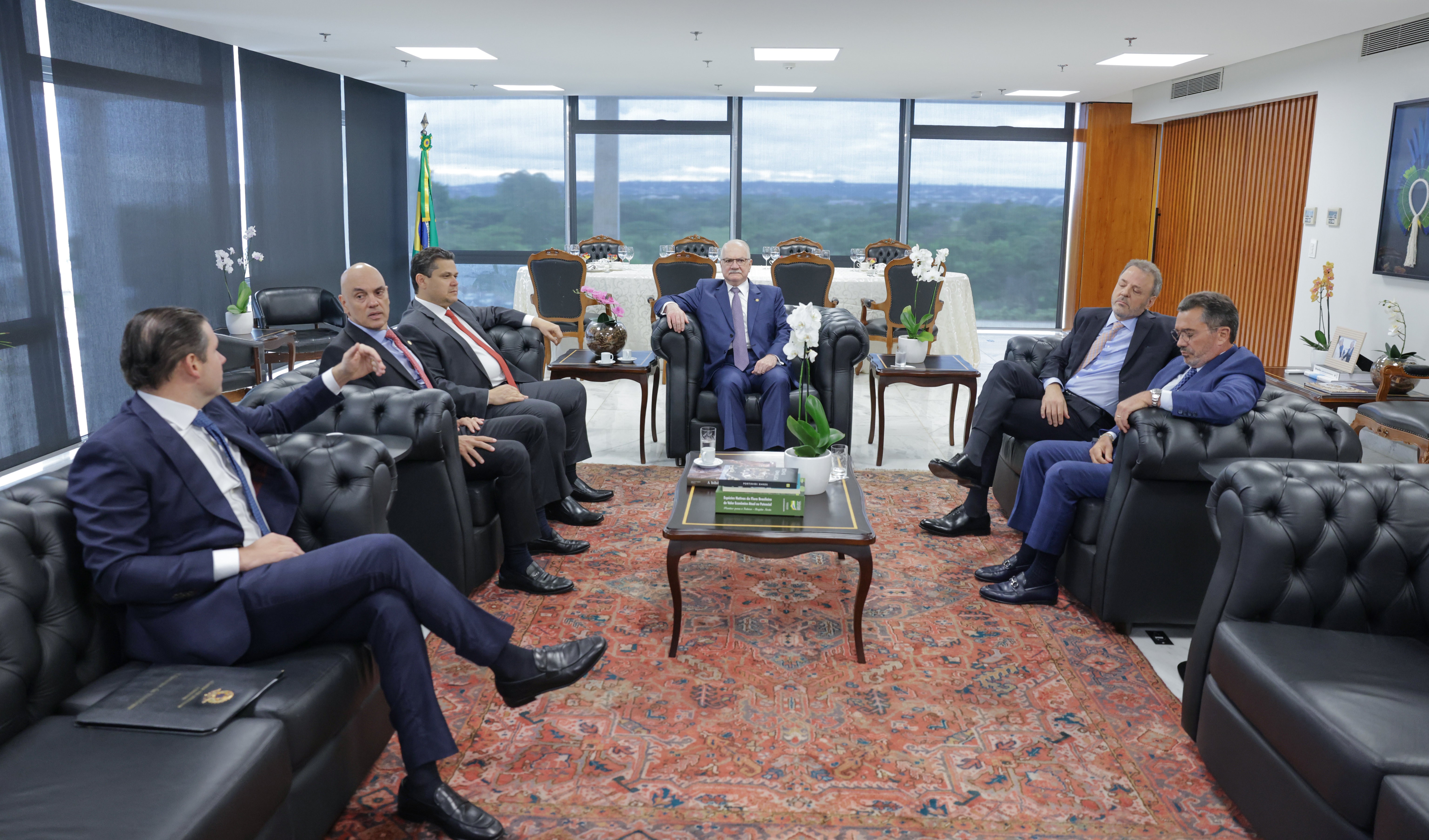 Congresso e STF far&atilde;o proposta de 'regra de transi&ccedil;&atilde;o' para penduricalhos