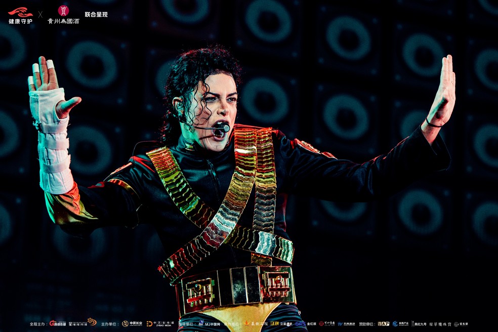 Rodrigo Teaser como Michael Jackson em "Tributo ao Rei do pop" — Foto: Divulgação