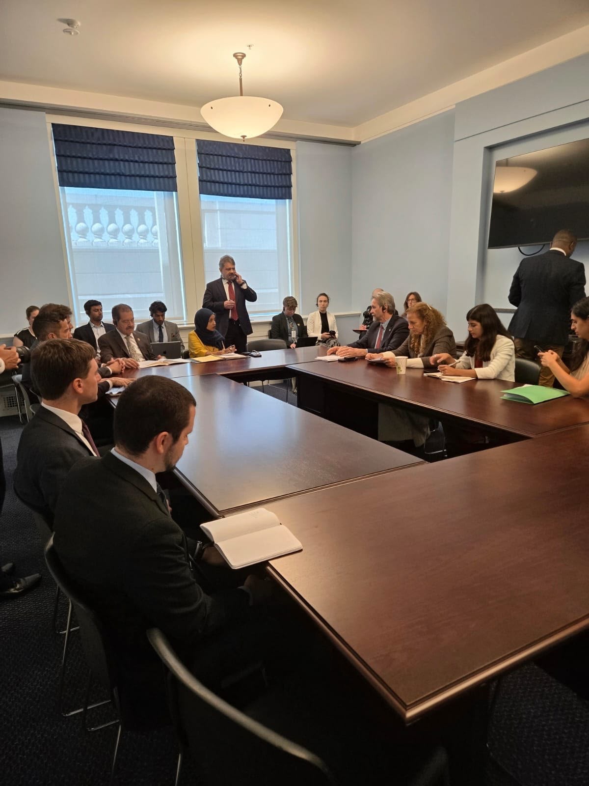 Deputados governistas levam aos EUA defesa do Pix e cooperaç