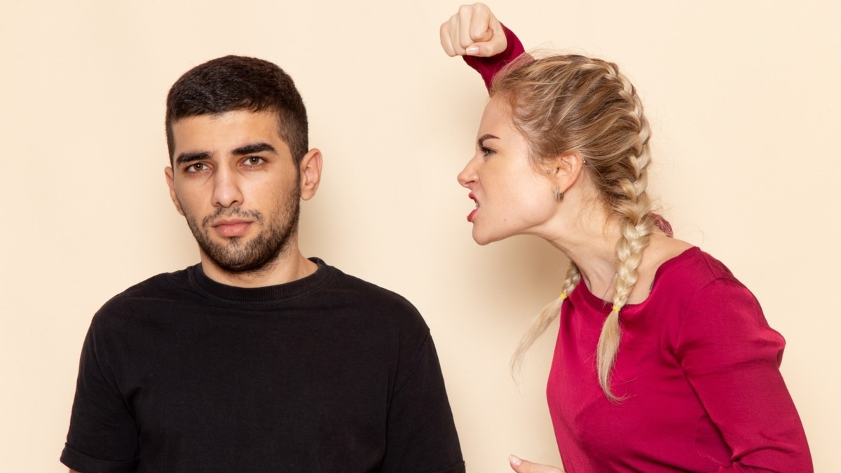 O Fenémeno do Dia do Corno: Como o Fetiche do 'Cuckold' Conquistou o Entretenimento Adulto