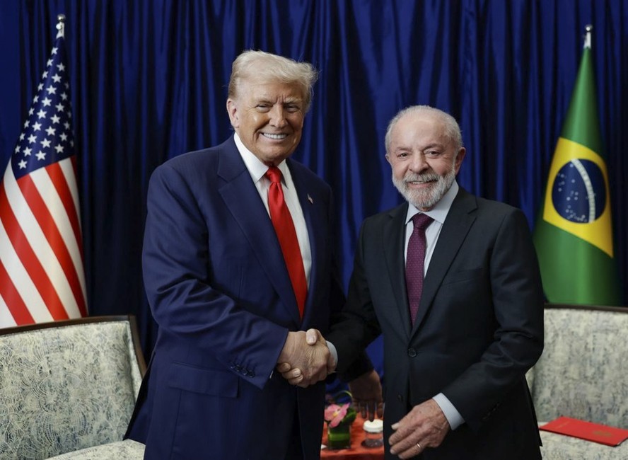 Donald Trump e Luiz Inácio Lula da Silva durante encontro na Malásia
