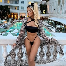 Influenciadora Janaina Prazeres, eleita 'mulher perfeita', gastou R$ 300 mil em plsticas  Foto: Reproduo Instagram