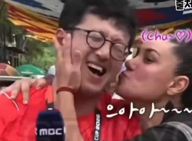 'Gracias': repórter sul-coreano é surpreendido e g