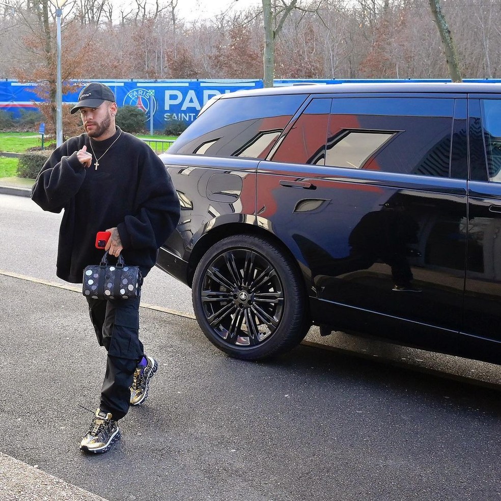 Neymar não esconde a sua paixão por carros  — Foto: Reprodução Instagram
